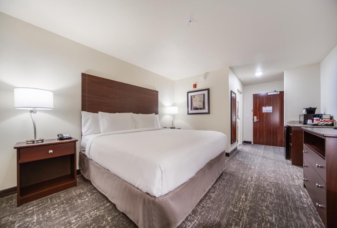 Cobblestone Inn & Suites-Fremont מראה חיצוני תמונה