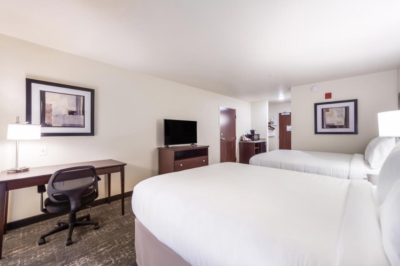 Cobblestone Inn & Suites-Fremont מראה חיצוני תמונה