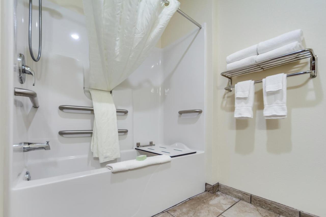 Cobblestone Inn & Suites-Fremont מראה חיצוני תמונה