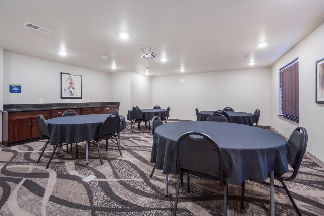 Cobblestone Inn & Suites-Fremont מראה חיצוני תמונה