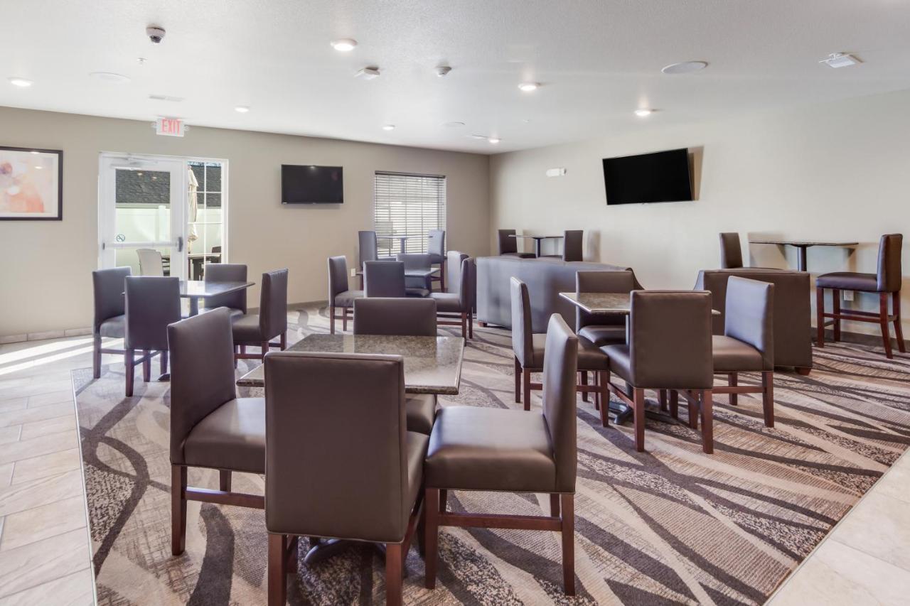 Cobblestone Inn & Suites-Fremont מראה חיצוני תמונה