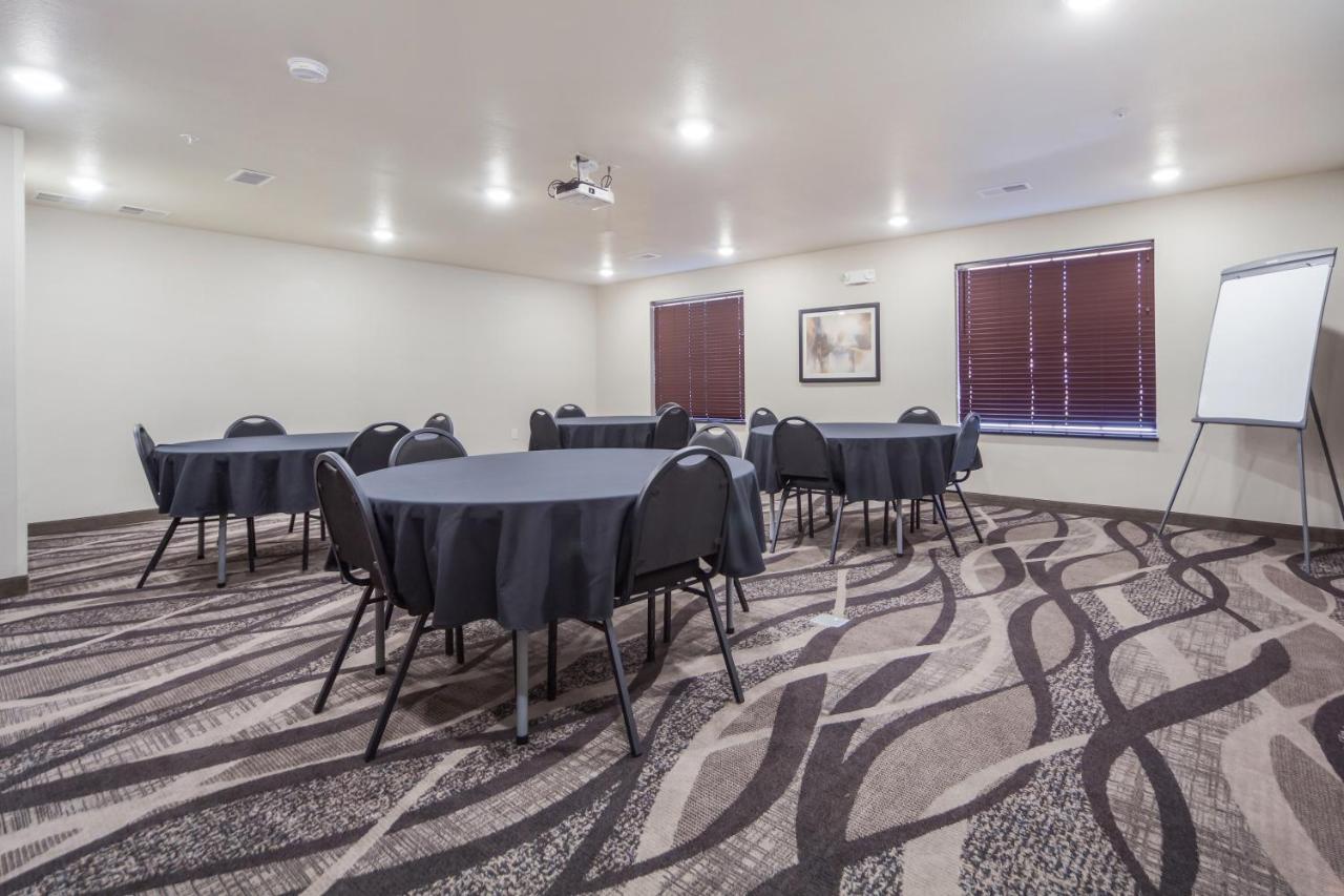 Cobblestone Inn & Suites-Fremont מראה חיצוני תמונה