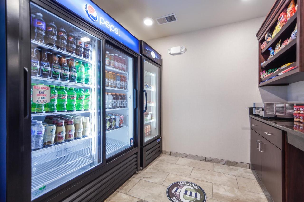 Cobblestone Inn & Suites-Fremont מראה חיצוני תמונה