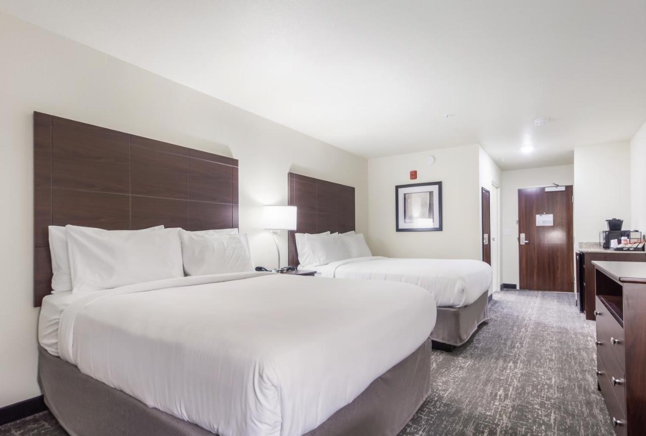 Cobblestone Inn & Suites-Fremont מראה חיצוני תמונה