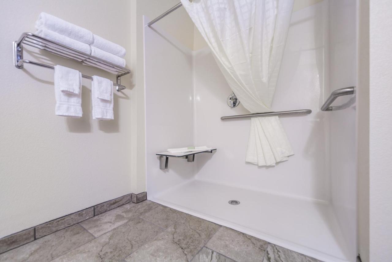 Cobblestone Inn & Suites-Fremont מראה חיצוני תמונה
