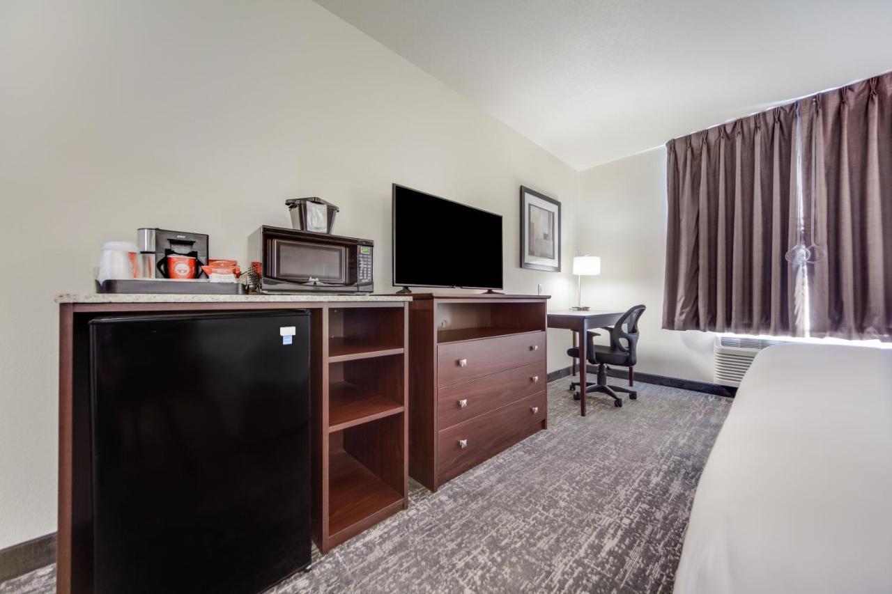 Cobblestone Inn & Suites-Fremont מראה חיצוני תמונה