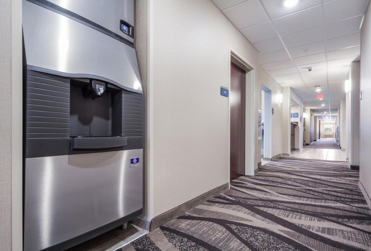 Cobblestone Inn & Suites-Fremont מראה חיצוני תמונה