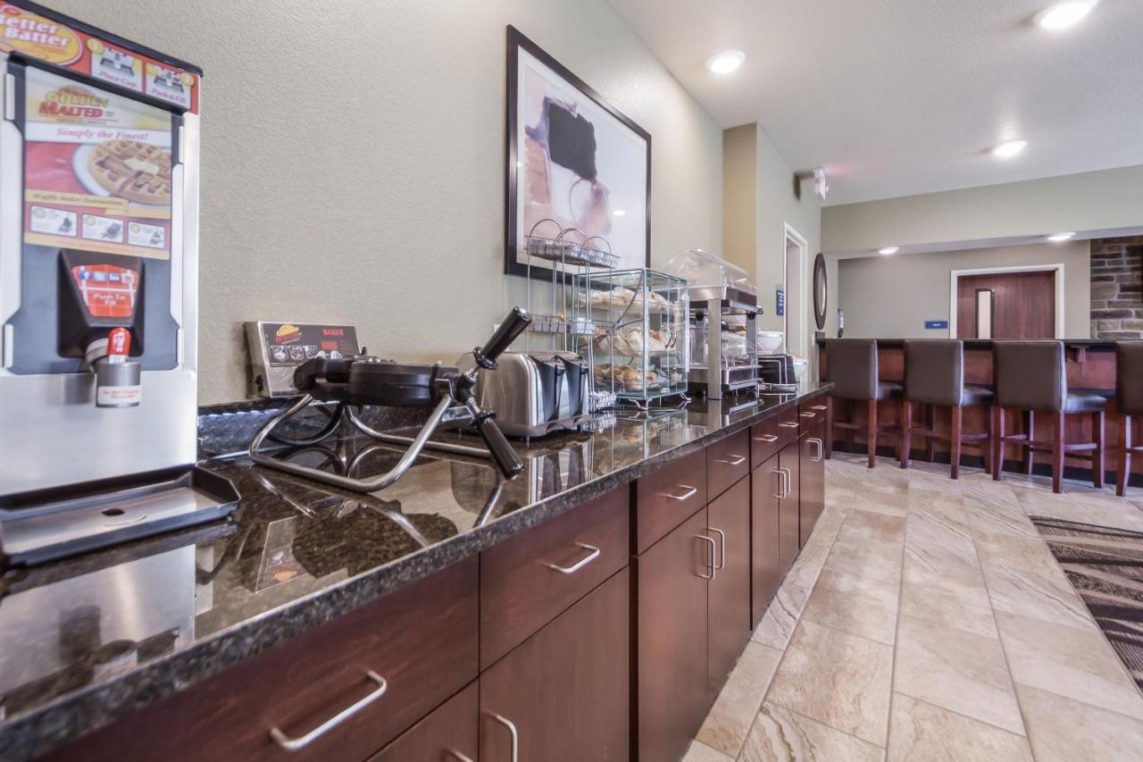 Cobblestone Inn & Suites-Fremont מראה חיצוני תמונה