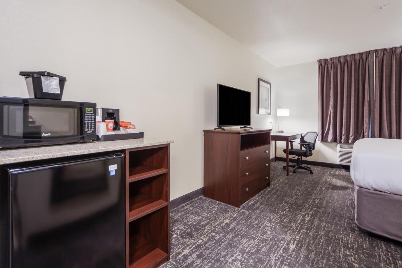 Cobblestone Inn & Suites-Fremont מראה חיצוני תמונה