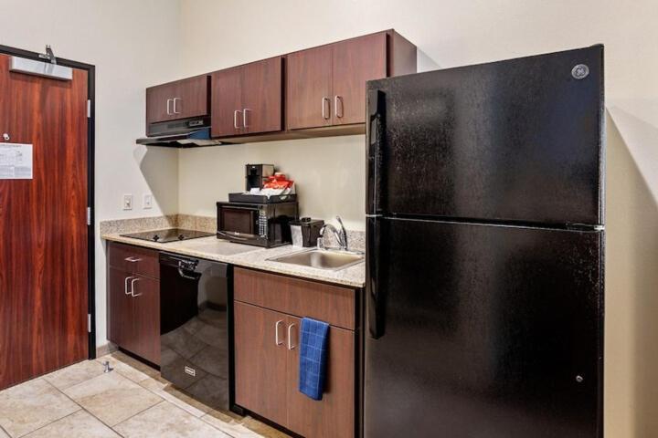 Cobblestone Inn & Suites-Fremont מראה חיצוני תמונה